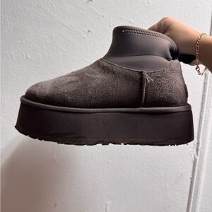 UGG Classic Mini Dipper - Brown Ankle Boots